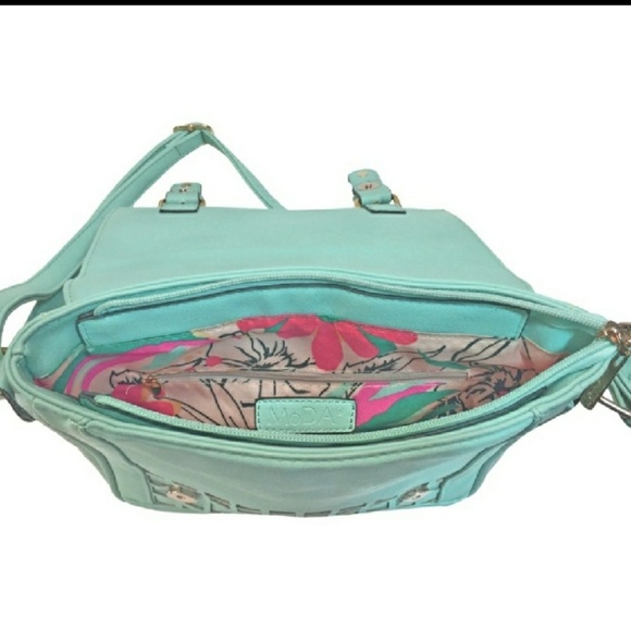 MINT crossbody bag! Price is firm - Picture 2 of 3